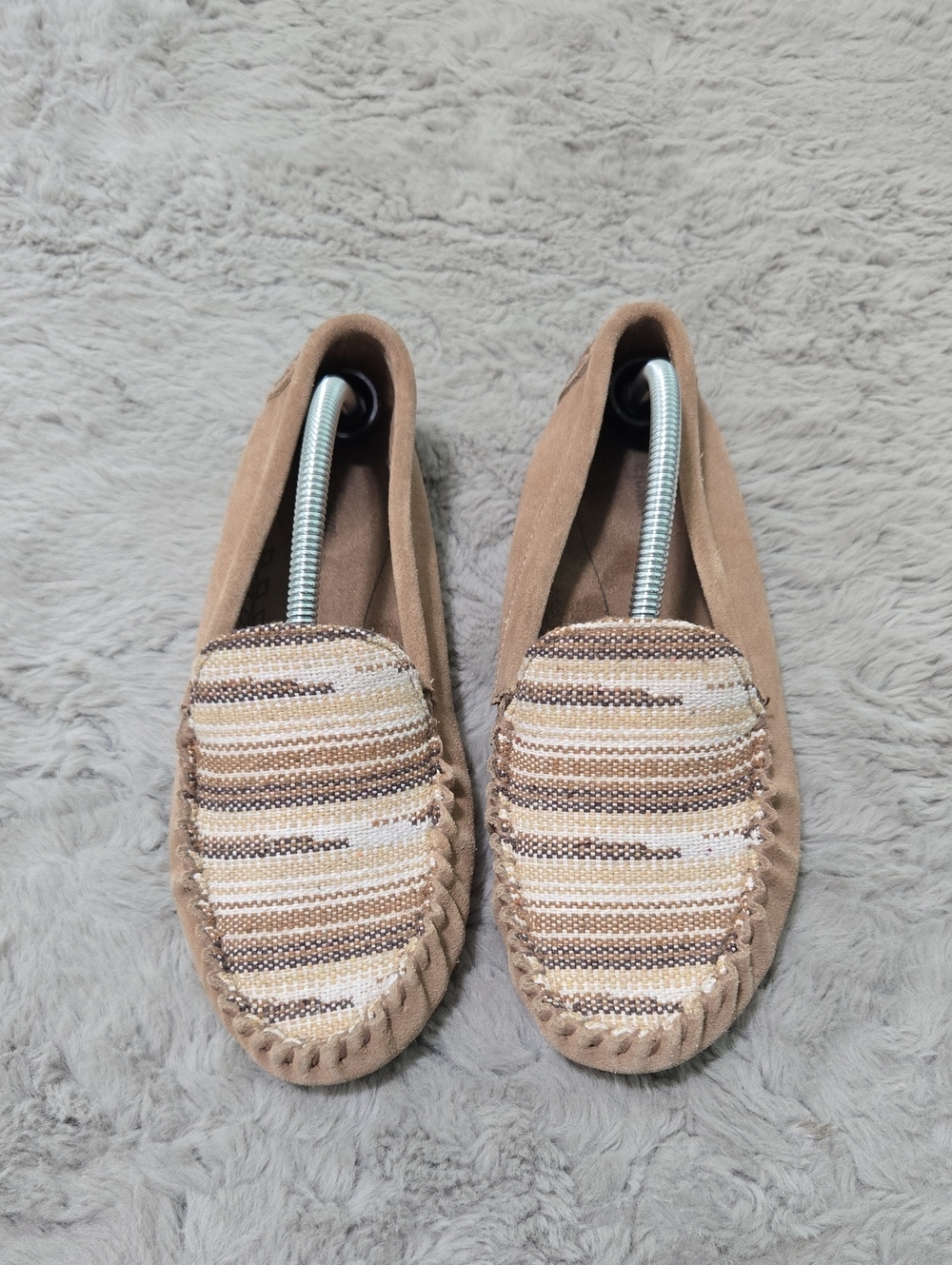 Minnetonka khaki tan Aztec genuine suede leather slip on moccasins size 8